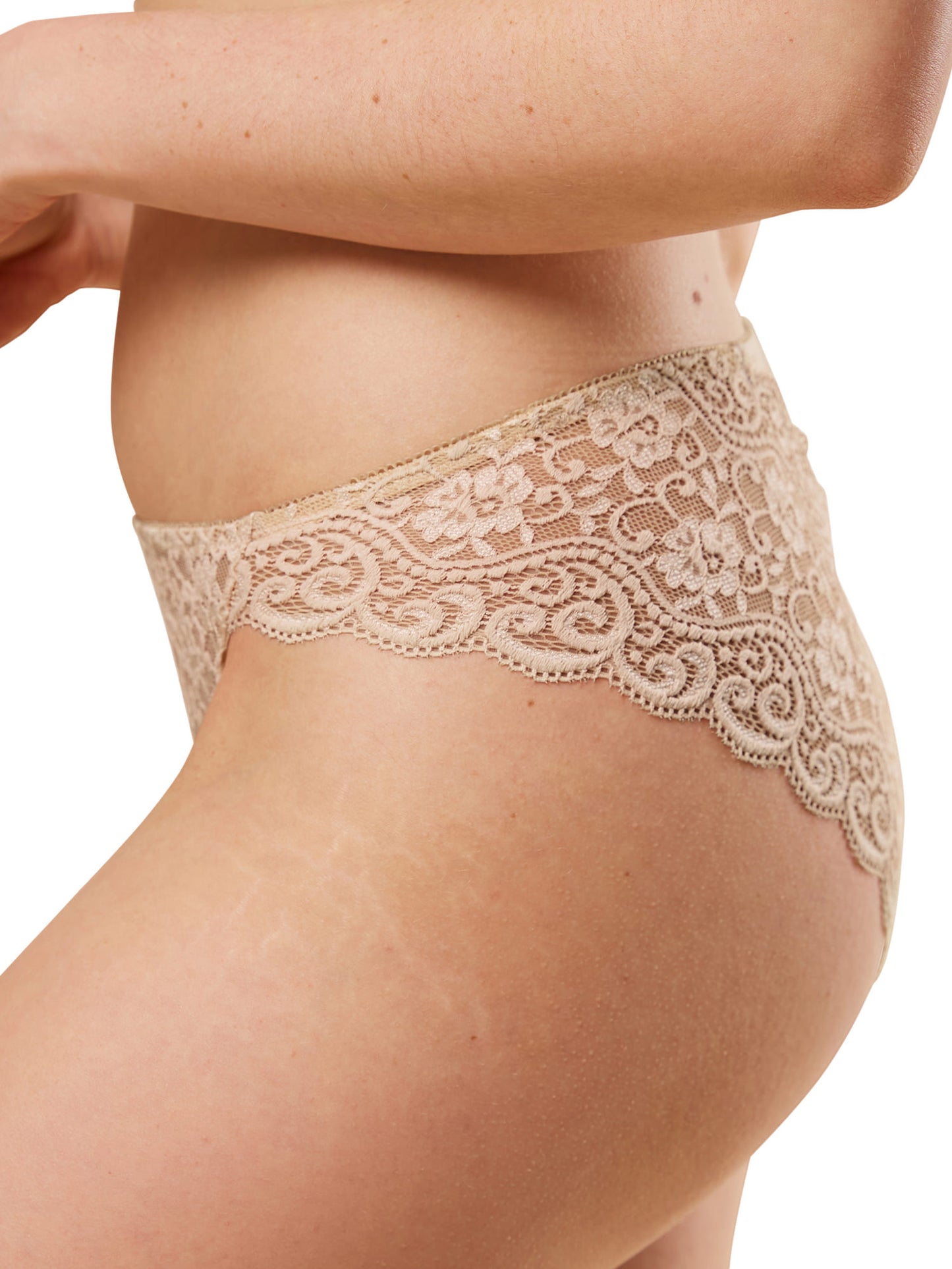 Slip taï échancré AMOURETTE Triumph