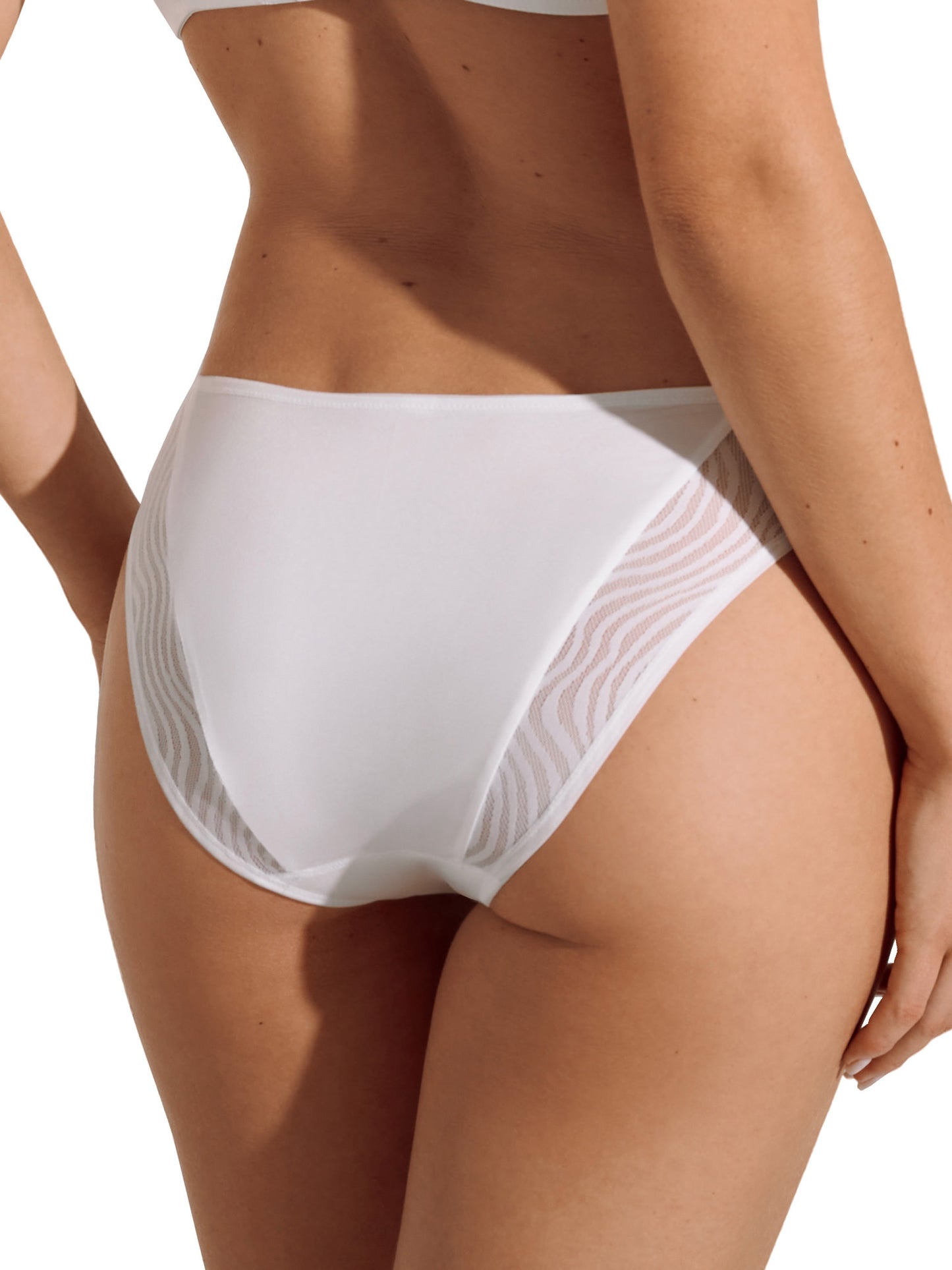 Slip Nikki Lisca