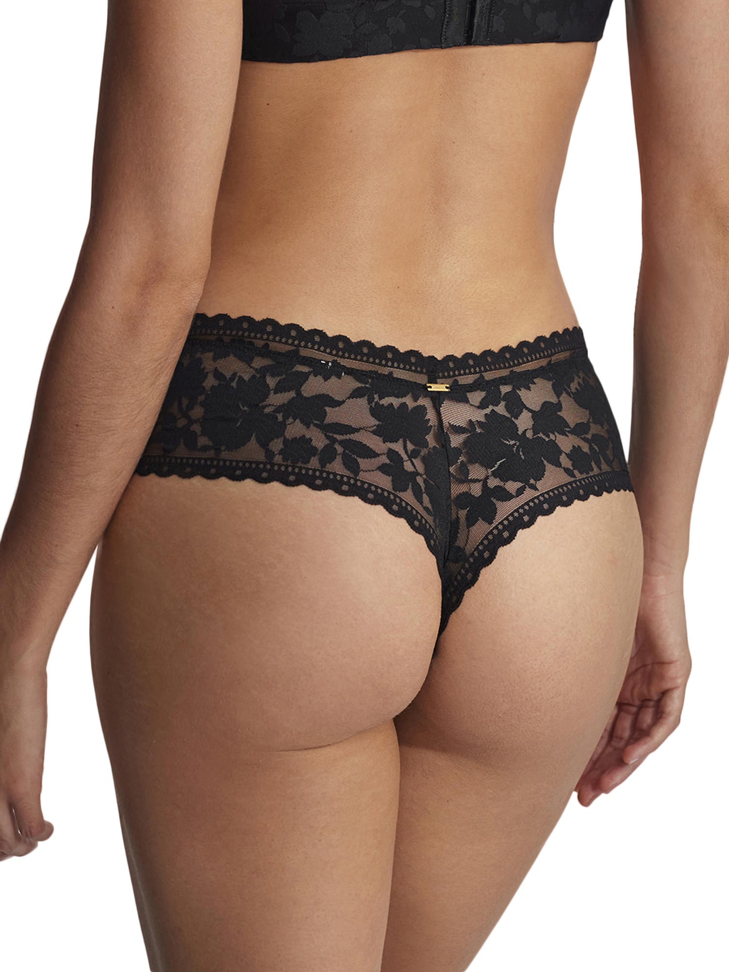 Shorty-string Gabrielle Selmark